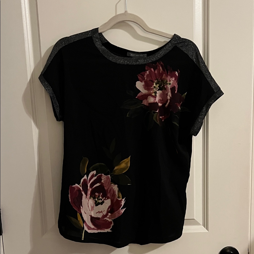 Suzy Shier Black Floral Short Sleeve Top